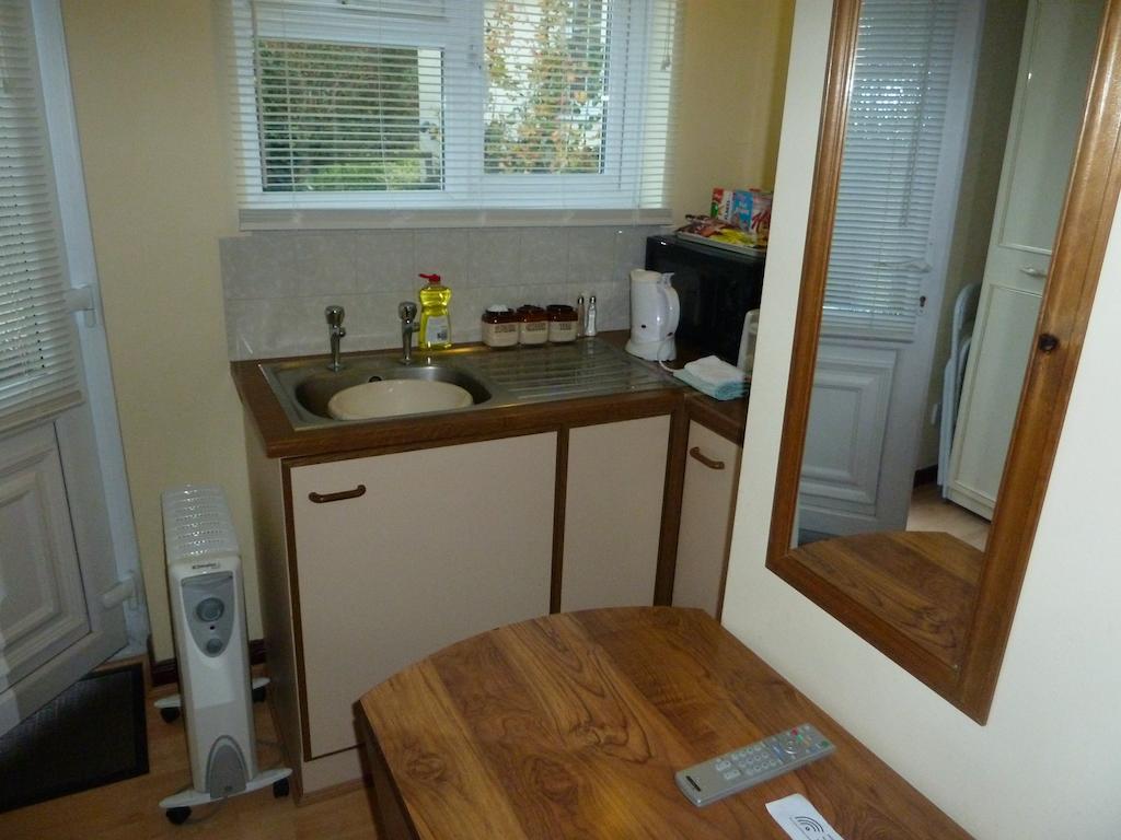 Hillside Self Catering Bed & Breakfast Salisbury Exterior photo