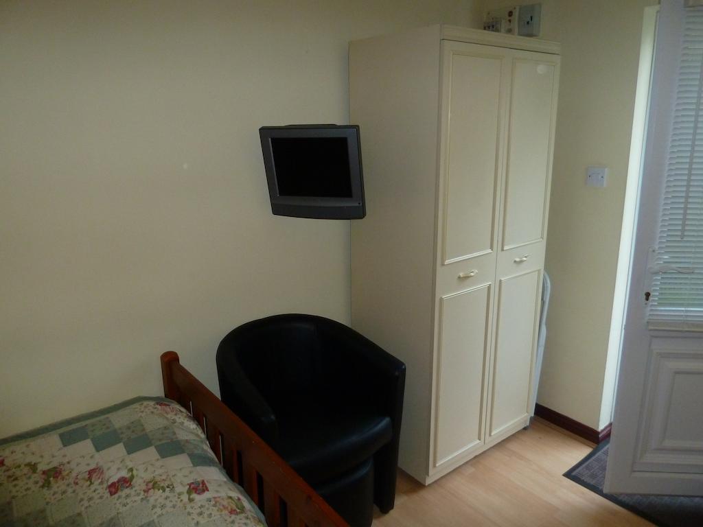 Hillside Self Catering Bed & Breakfast Salisbury Exterior photo