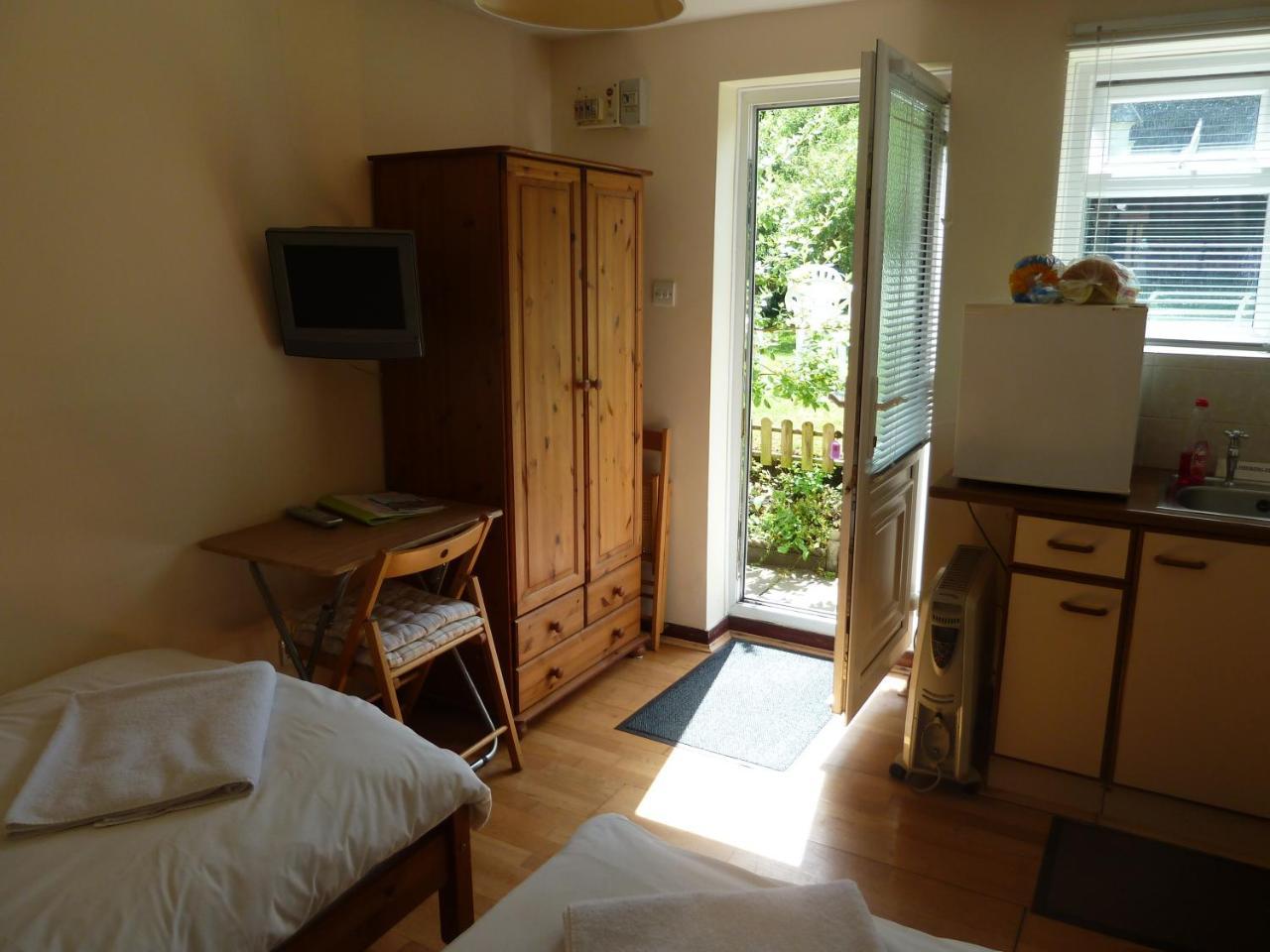 Hillside Self Catering Bed & Breakfast Salisbury Exterior photo